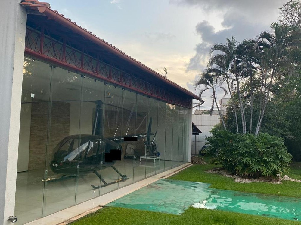 Lava Jato apreende helicóptero, carros de luxo e obras de arte