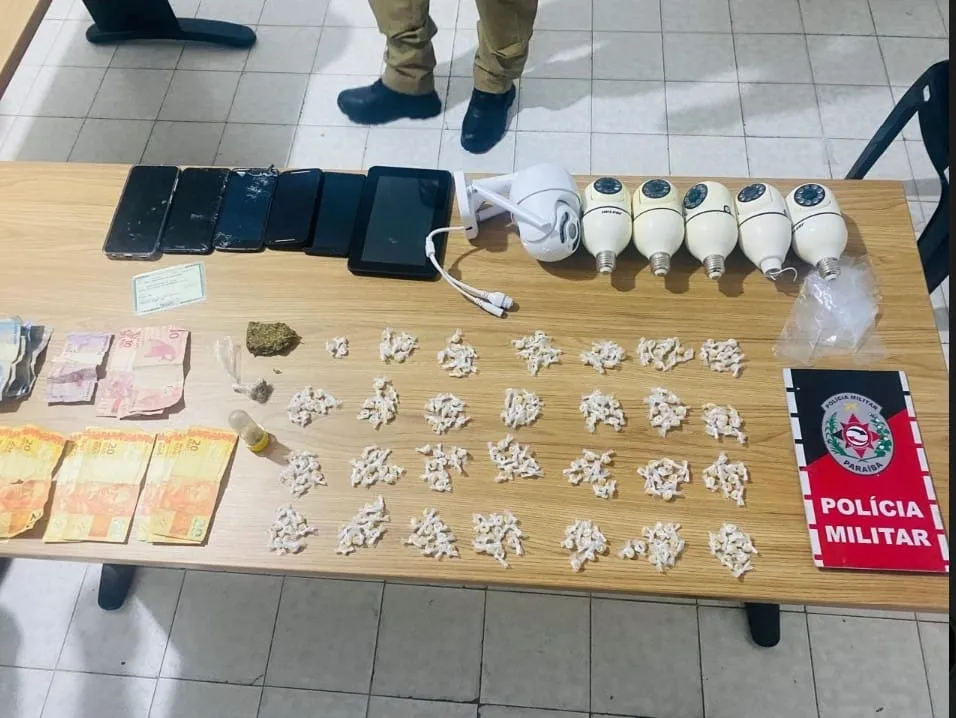 Polícia Militar desarticula ponto de venda de drogas na cidade de Pombal