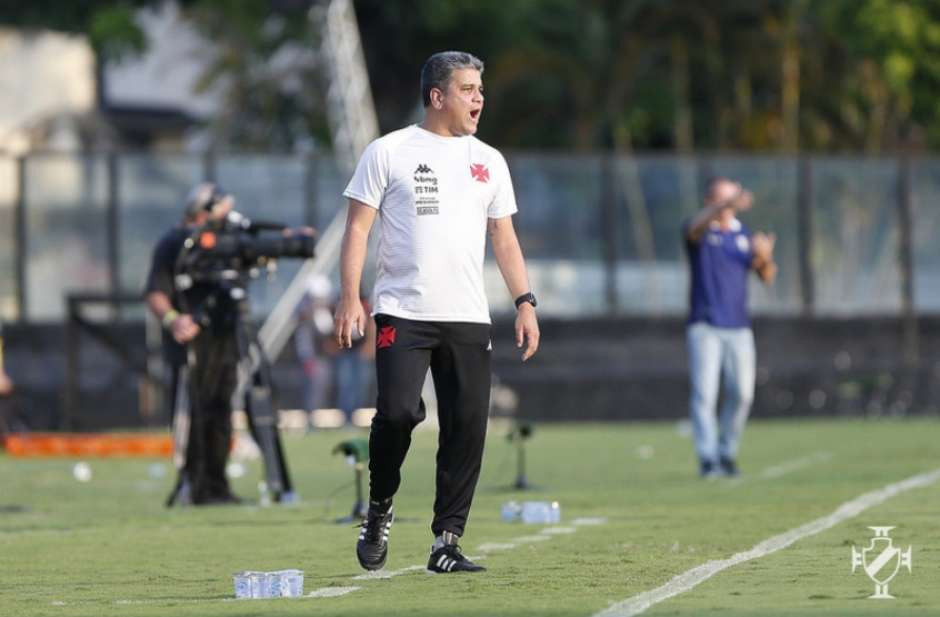 Marcelo Cabo admite jogo ruim do Vasco, mas ressalta pontos positivos: 'Sinto muita segurança na equipe'