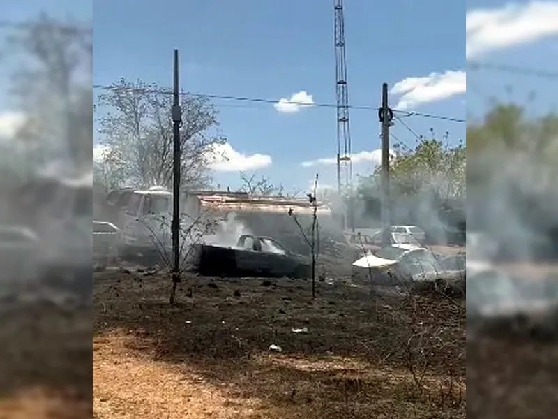 Incêndio destrói carros apreendidos em delegacia de Cajazeiras