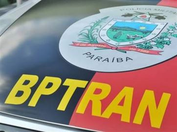 Viatura da Polícia Militar se envolve em acidente durante ocorrência em Catolé do Rocha