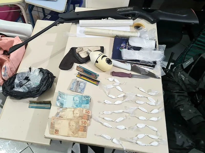 Homens são detidos com drogas e armas em São José de Piranhas