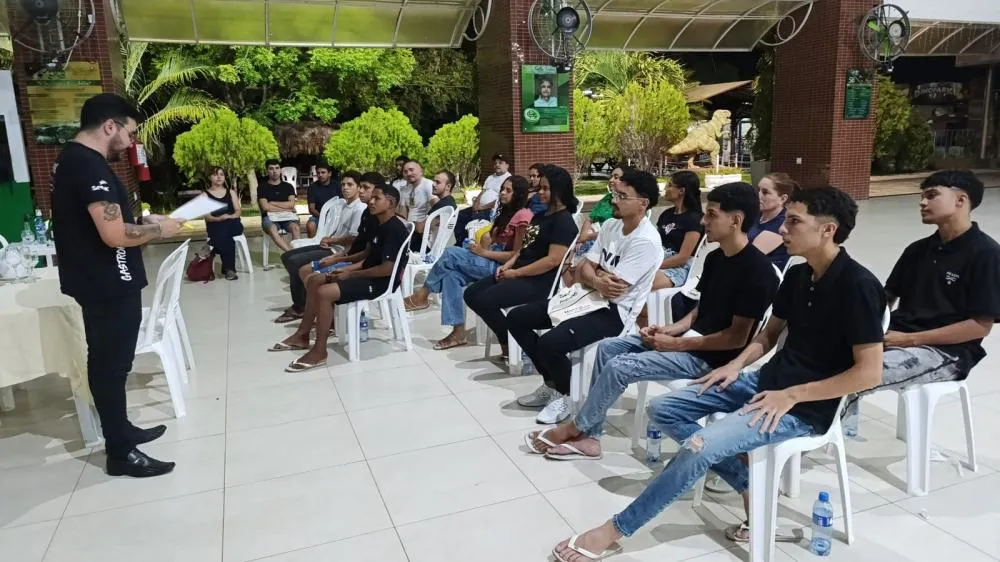 Campestre clube de Sousa oferece curso de atendimento a garçons