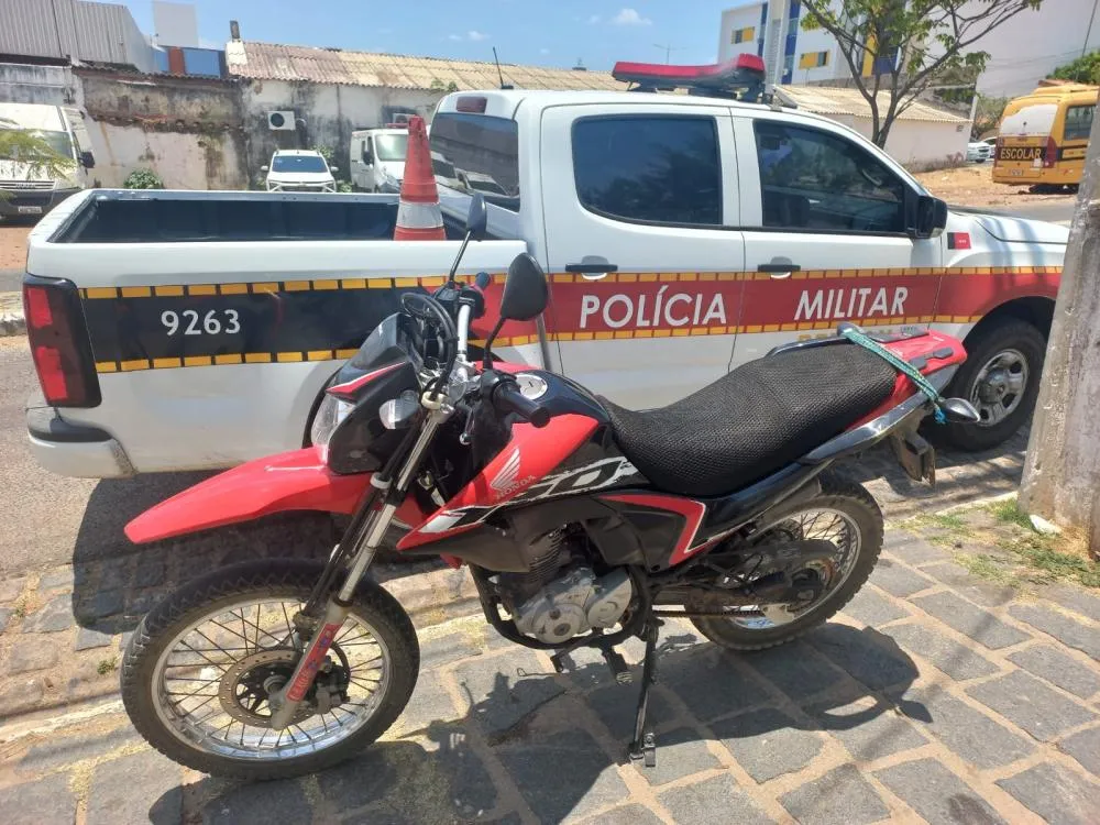 Polícia Militar recupera moto roubada com placa adulterada, em Marizópolis