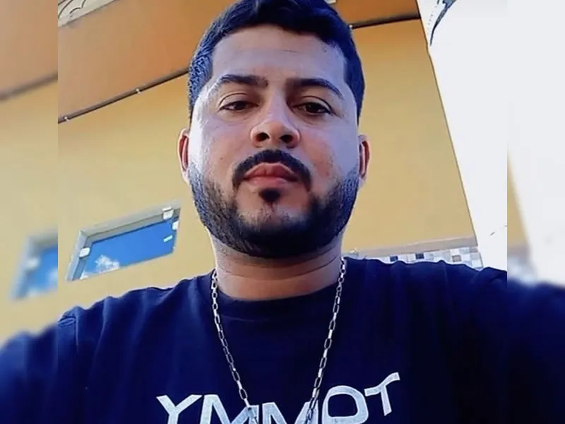 Homem é morto a tiros e filho fica ferido em ataque a carro em São Bento