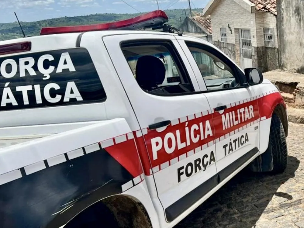 Popular que aterrorizava transeuntes com capacete é detido pela PM em Pombal