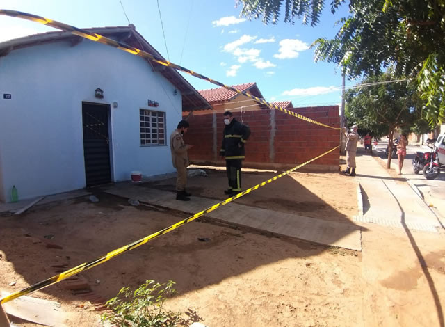 Bombeiros agem rápido e controlam incêndio em residência no município de Sousa