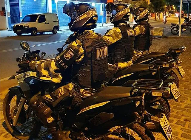 Homem é preso por força de mandado de prisão em aberto por roubo, em Cajazeiras