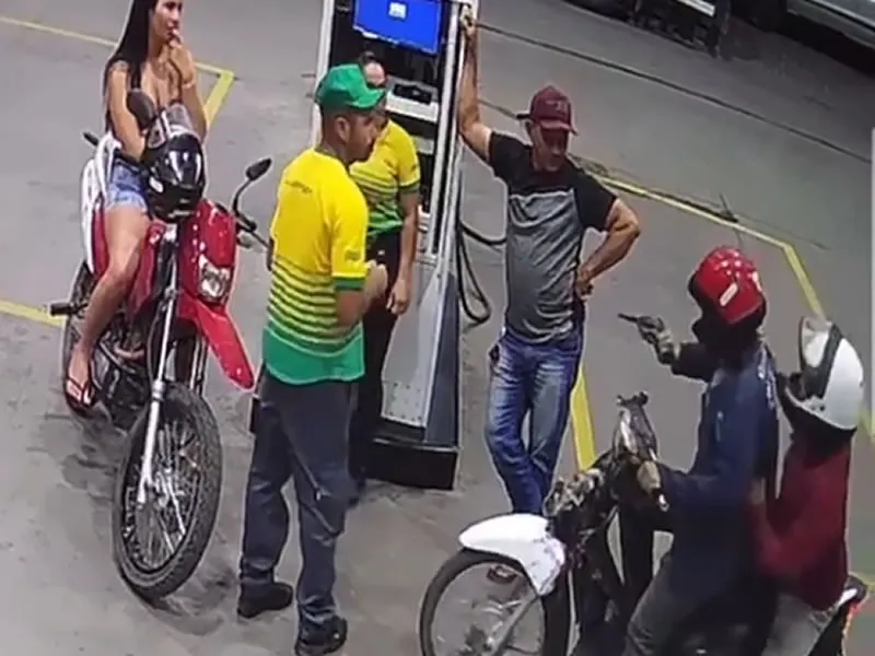 Dupla armada pratica roubo em posto de combustíveis na cidade de Cajazeiras