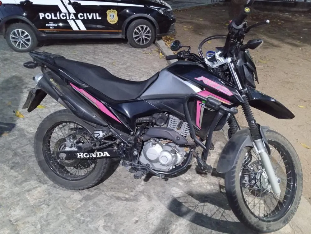 Polícia Militar recupera motocicleta roubada em Cajazeiras