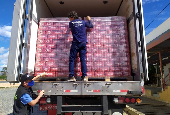 Sefaz-PB apreende carga de cerveja sem nota fiscal em Cajazeiras no Sertão