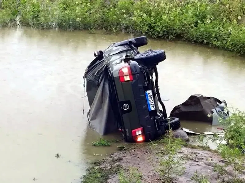 Capotamento deixa motorista ferido na PB-348 em Sousa