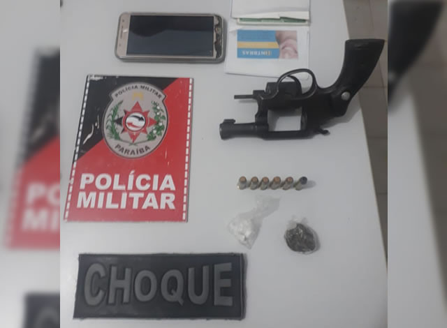 Polícia Militar apreende arma de fogo e drogas durante abordagem na cidade de Sousa