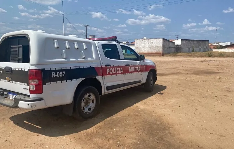 Homem ameaça companheira após crise de ciúmes e foge em Sousa