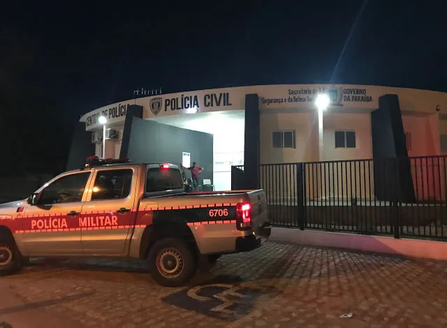 Polícia Militar flagra homem com drogas em motocicleta em Cajazeiras
