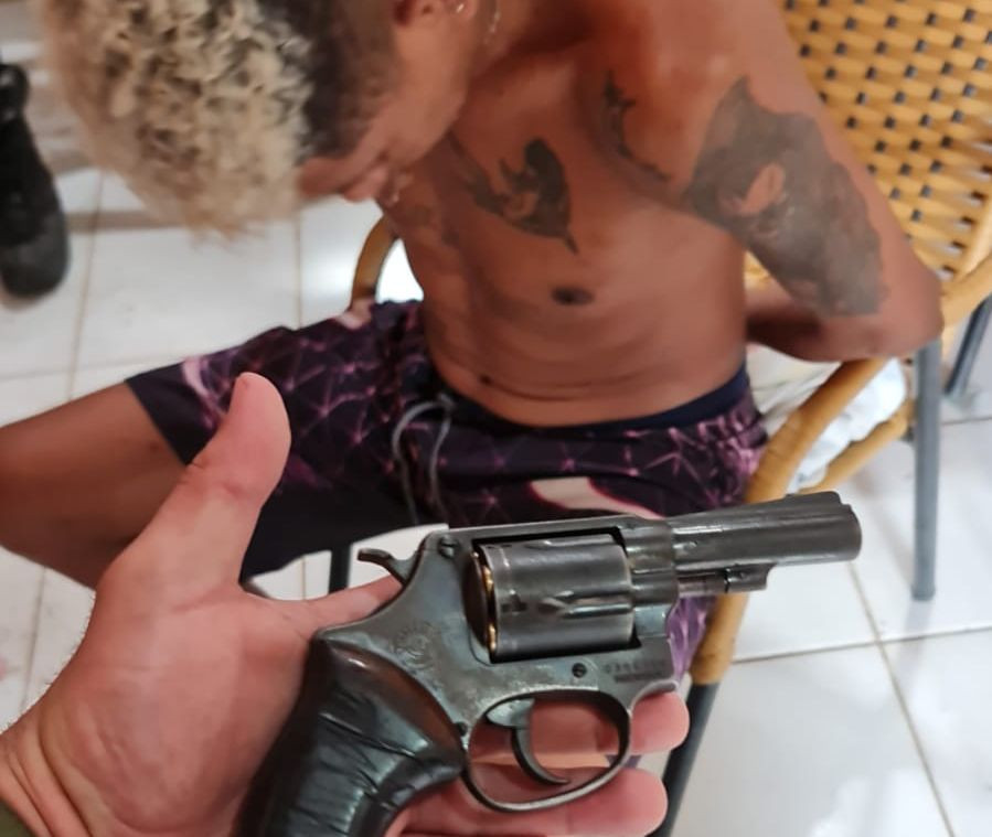 Homem é preso após ser flagrado com revólver na cidade de Pombal