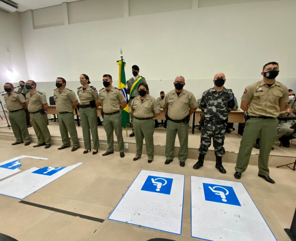 Policiais militares do 14° BPM, com sede na cidade de Sousa, recebem honraria máxima