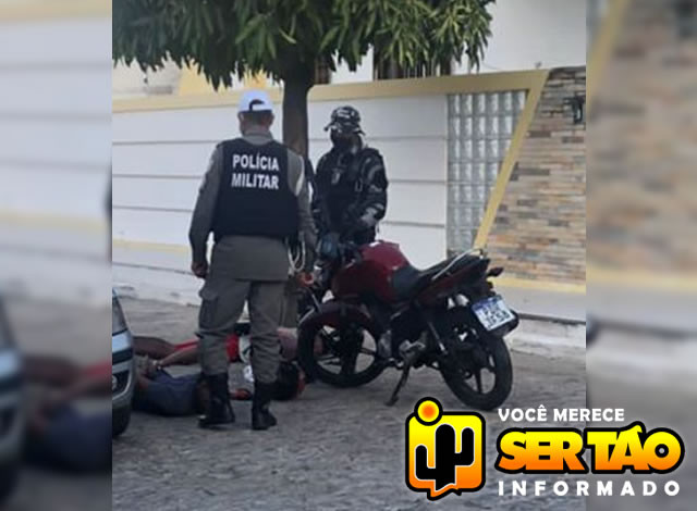 Polícia Militar apreende arma de fogo e moto roubada durante abordagem na cidade de Sousa
