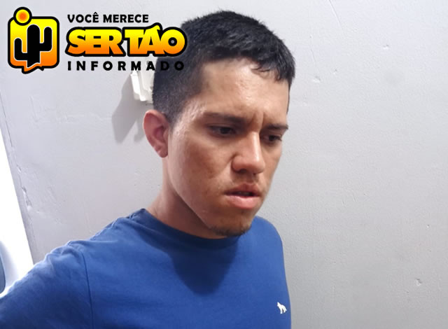 Jovem é levado à delegacia após ser flagrado com revólver e droga em Sousa
