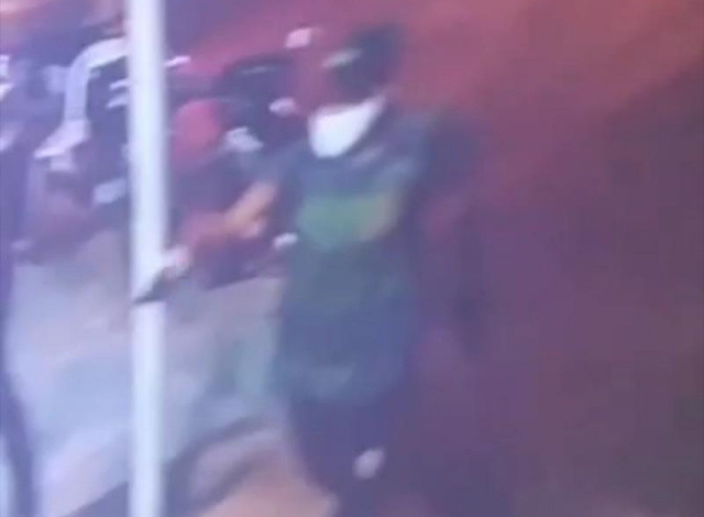 VÍDEO: Dupla armada pratica roubo em lanchonete na cidade de Sousa