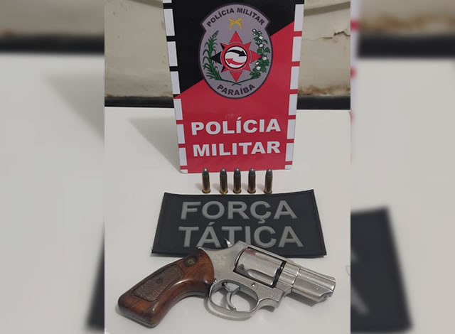 Polícia Militar prende homem por porte ilegal de arma de fogo em São Bento