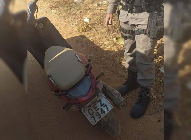 Polícia Militar recupera motocicleta com restrição de roubo/furto em Pombal