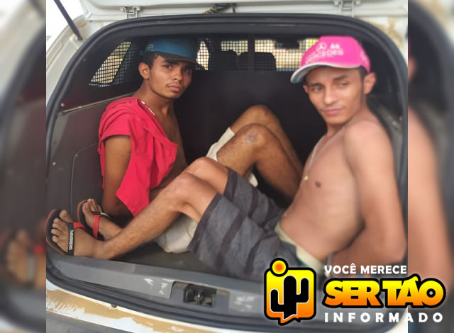 VÍDEO: Polícia Militar prende suspeitos, recupera moto roubada e apreende arma em Bom Sucesso