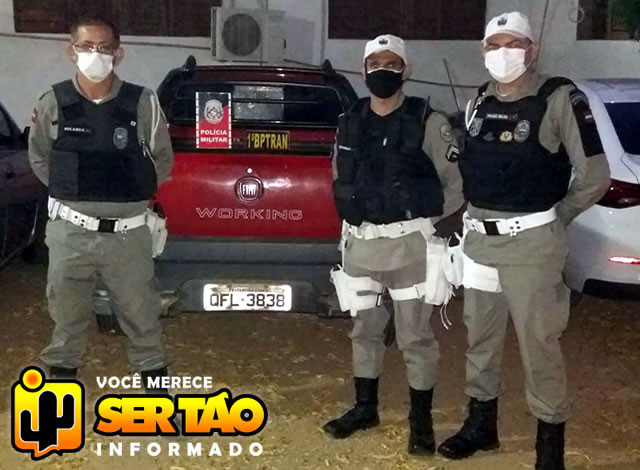 Policiamento de Trânsito apreende carro clonado na cidade de Sousa