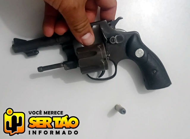 Polícia Militar conduz três pessoas à delegacia e apreende arma na região de Sousa