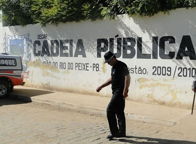 Celulares e carregadores são apreendidos com detentos na Cadeia Pública de São João do Rio do Peixe