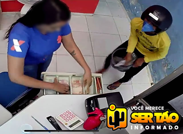 VÍDEO: Dupla armada pratica roubo em correspondente bancário na cidade de Aparecida