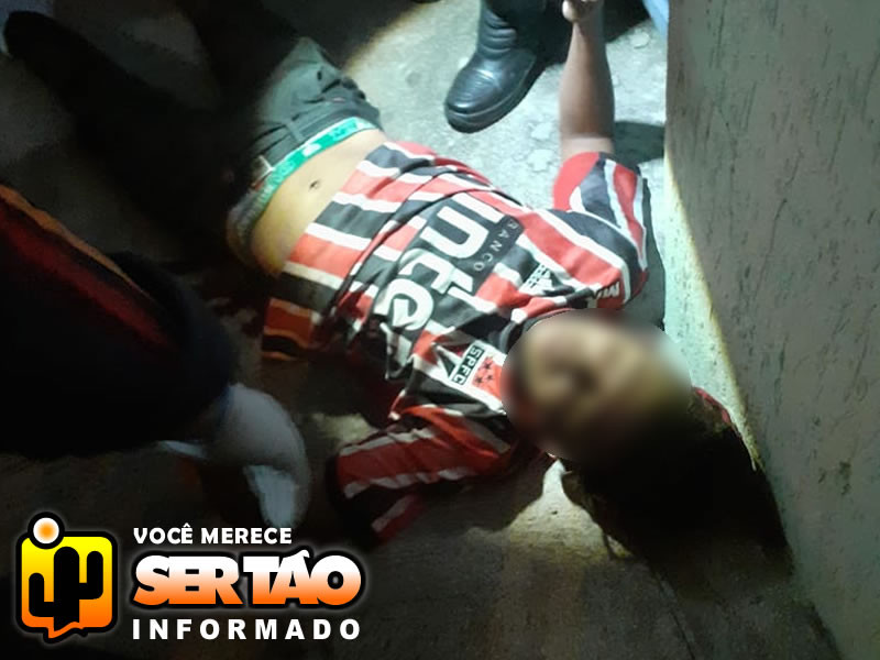 VÍDEO: Jovem é alvejado com tiros de arma de fogo na cidade de Sousa