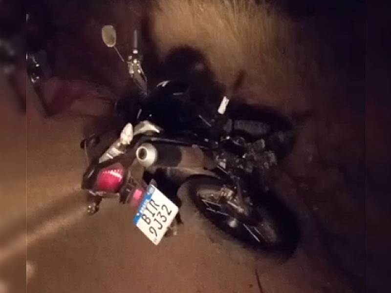 VÍDEO: Populares encontram motocicleta tomada por assalto abandonada na zona rural de Aparecida