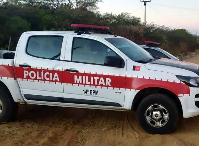 Jovem é flagrado se masturbando observando mulheres na rua na cidade de Pombal