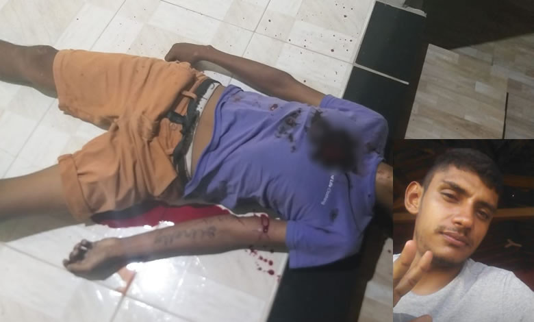 Willams Cosmo Gomes, que tinha 29 anos, morto a tiros caído ao solo (Foto: Reprodução)
