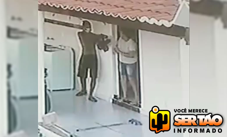 VÍDEO: Homem coloca revólver em cabeça de mulher e pratica roubo em residência em São João do Rio do Peixe