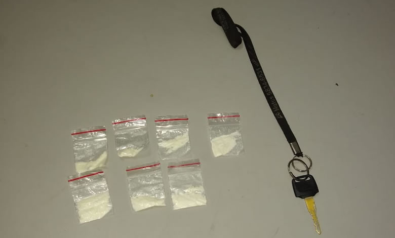 Polícia Militar recupera motocicleta furtada e apreende droga na cidade de Patos