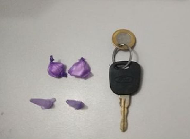Homens são levados à delegacia após serem flagrados com droga em Sousa