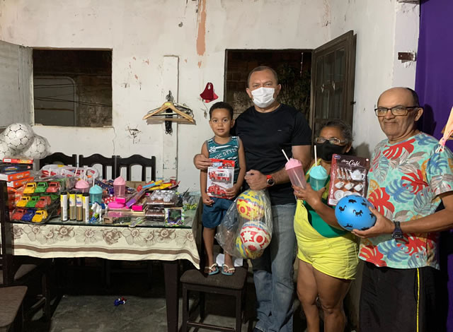 Corpo de Bombeiros realiza doação de brinquedos em Campina Grande