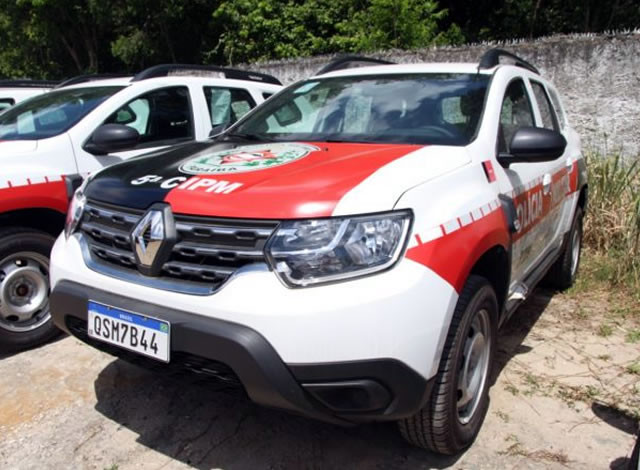 Mulher é conduzida à delegacia acusada de agredir garota de 9 anos em Itaporanga