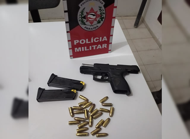 Homem é conduzido à delegacia após ser flagrado com arma no município de Sousa