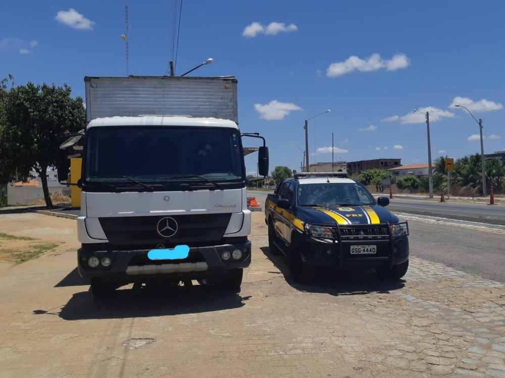 Caminhão roubado no Estado do Pernambuco é apreendido pela PRF em Pombal