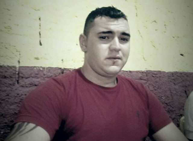 Jovem fica ferido em acidente de trânsito envolvendo carro e moto no município de Sousa