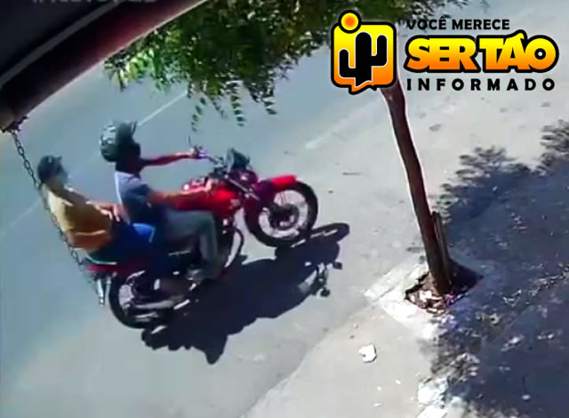 VÍDEO: Bandidos praticam roubo em restaurante em Sousa; proprietário entrou em luta corporal
