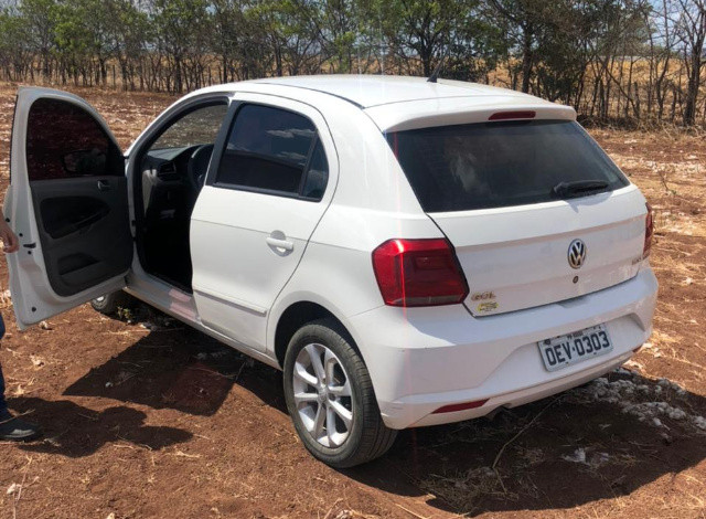 Carro roubado é localizado abandonado nas Várzeas de Sousa
