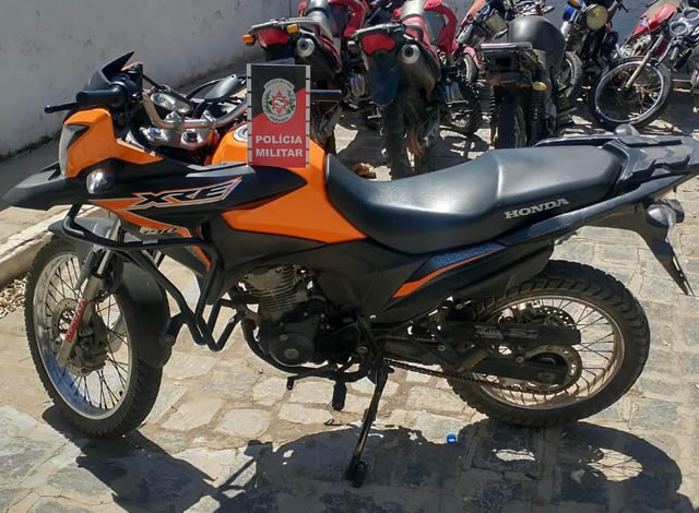 Homem tem moto e pertences roubados por bandido armado no município de Sousa
