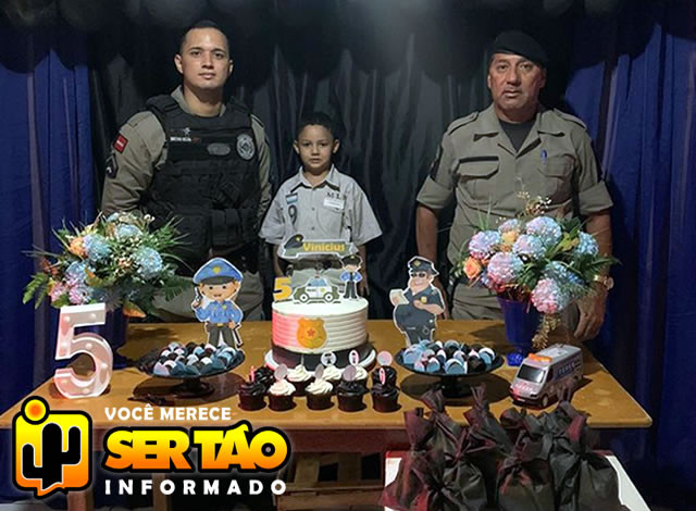 Policiais militares comemoram aniversário de garoto que sonha ser policial, em Aparecida