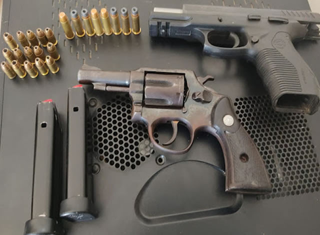 Polícia Militar apreende armas e munições com três homens no Centro de São José de Piranhas