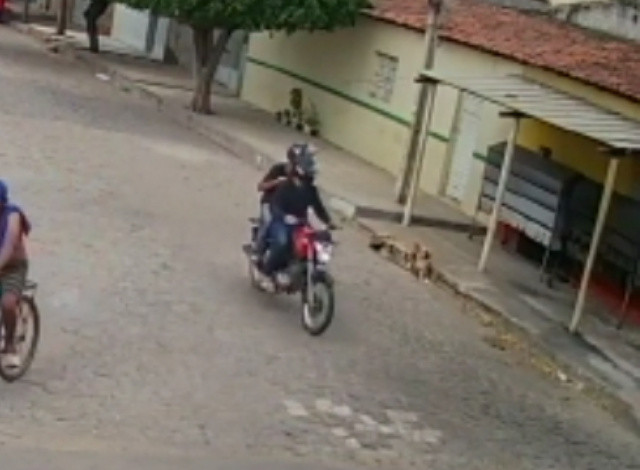 VÍDEO: Bandidos armados praticam roubo em mercadinho na cidade de Sousa