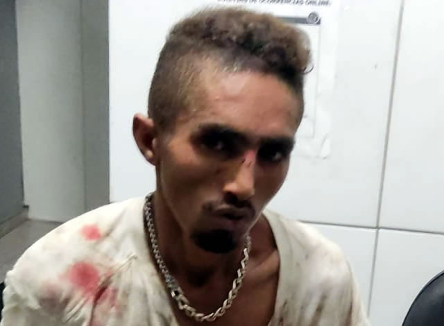 VÍDEO: Homem é preso pela Polícia Militar após praticar assalto na cidade de Sousa